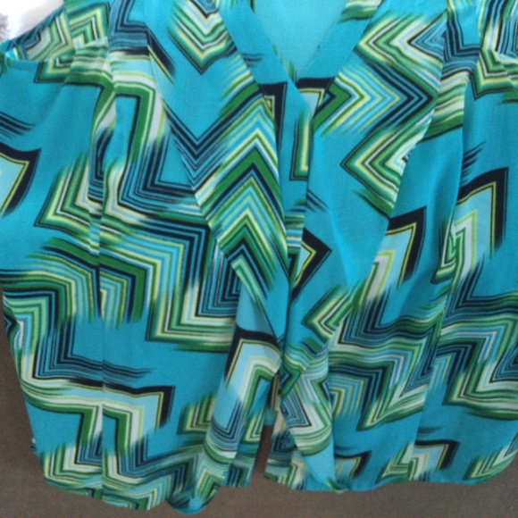 NWOT Beautiful Turquoise Top - Picture 10 of 10